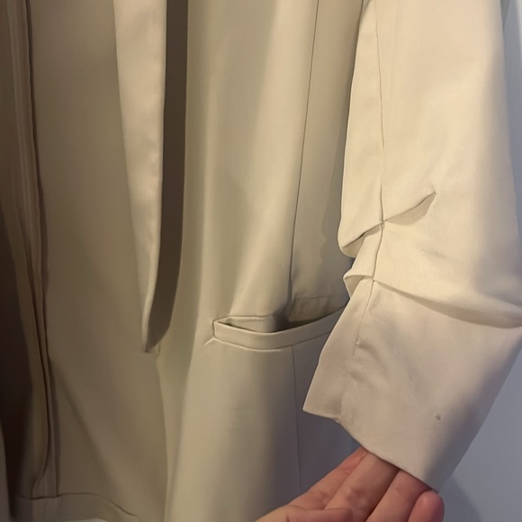 DYNAMITE SIZE M OPEN BLAZER LIGHT FABRIC - Picture 3 of 3